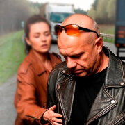 Толя Ладный - Плечевая